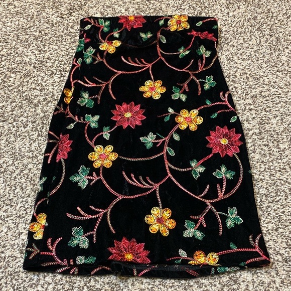 Urban Outfitters Tube Top Mini Dress Black Velvety with Embroidered Flowers - Picture 2 of 7